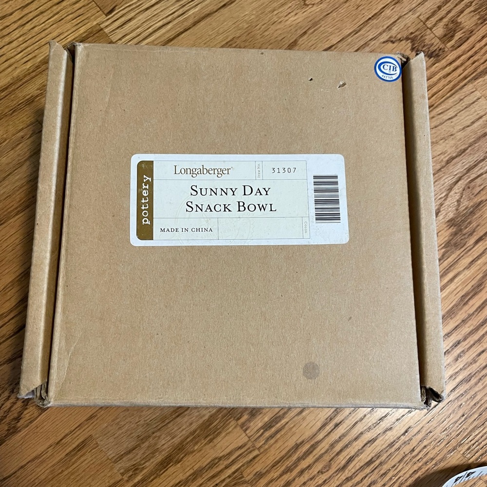Longaberger Sunny Day Snack Bowl with Spreaders